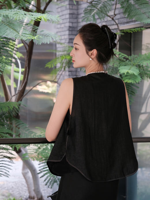 盛唐牡丹 |龟纹香云纱折扇扣马甲 商品图1