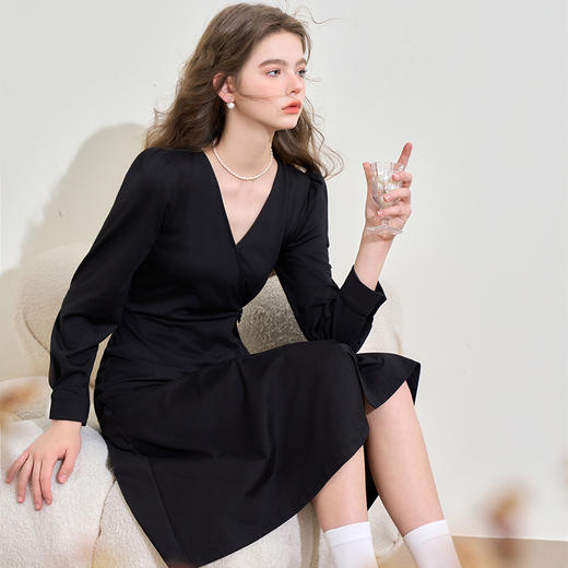 西遇扭结褶皱开叉长袖连衣裙女秋季高级感气质收腰V领连衣裙V3342278 商品图2