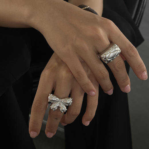 lost in echo2024秋季新款膨胀枕头小众银色高级方形锆石戒指女 商品图3