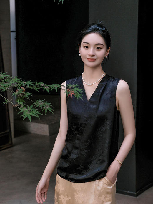盛唐牡丹 |黑色文竹交叉领真丝提花背心 商品图0