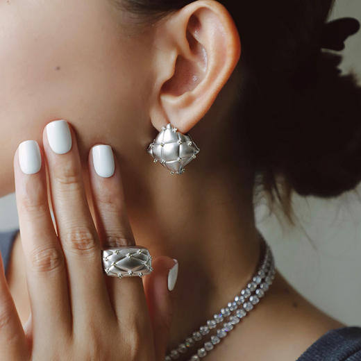 lost in echo2024秋季新款膨胀枕头小众银色高级方形锆石戒指女 商品图2