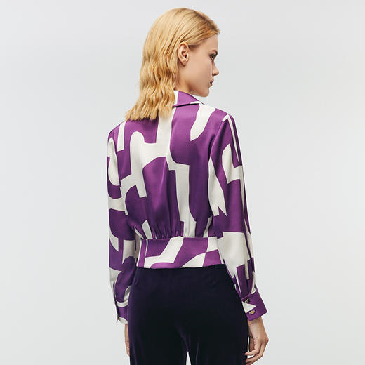 EITIE爱特爱秋季新款时尚扭结设计高级感通勤显瘦印花上衣7913621 商品图4