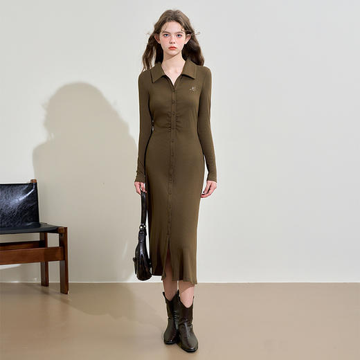 慵懒随性刺绣翻领直筒针织裙女秋季褶皱显瘦长袖连衣裙V3442367 商品图1