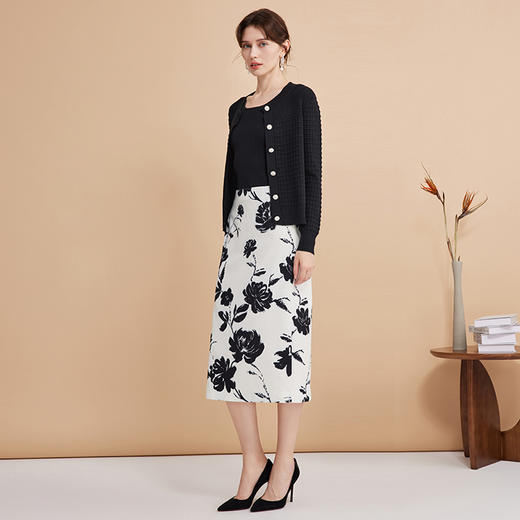 EITIE爱特爱浪漫通勤花卉印花黑白撞色高腰半身裙秋季新款C2406420 商品图7
