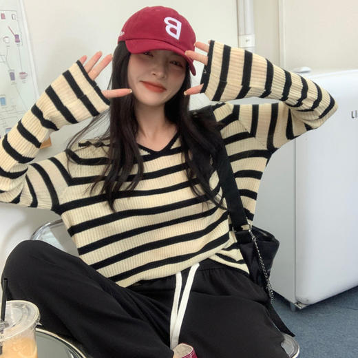 【V领条纹针织衫女】洋气内搭 秋季新款 韩版打底衫 设计感长袖上衣 商品图1