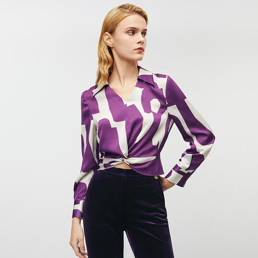 EITIE爱特爱秋季新款时尚扭结设计高级感通勤显瘦印花上衣7913621 商品图5