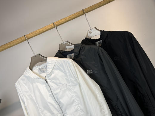 CD 2024秋季新款 宽松双层胸前刺绣小标高端帖皮绣 休闲连帽风衣外套 男女同款 特惠 Z-11919 商品图2