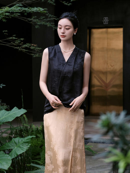 盛唐牡丹 |黑色文竹交叉领真丝提花背心 商品图5