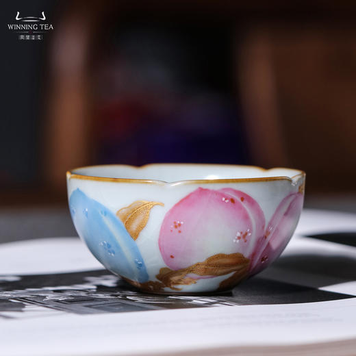 问鼎汝瓷鼎峰系列月白恋花杯（描金三桃）（缺货） 商品图0