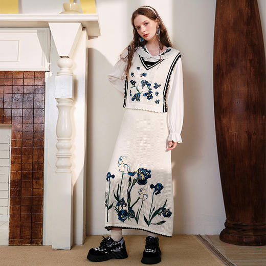 两三事梵高文艺自由集2024秋季新款复古绣花毛织高腰半身裙长裙 商品图1