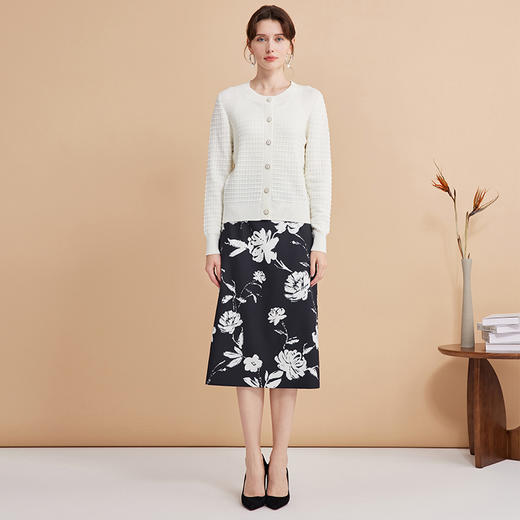 EITIE爱特爱浪漫通勤花卉印花黑白撞色高腰半身裙秋季新款C2406420 商品图2