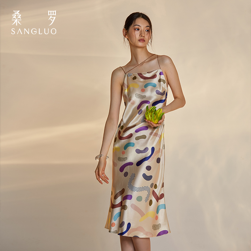 桑罗真丝睡裙女2024年新款多巴胺印花轻礼服裙收腰显瘦吊带裙