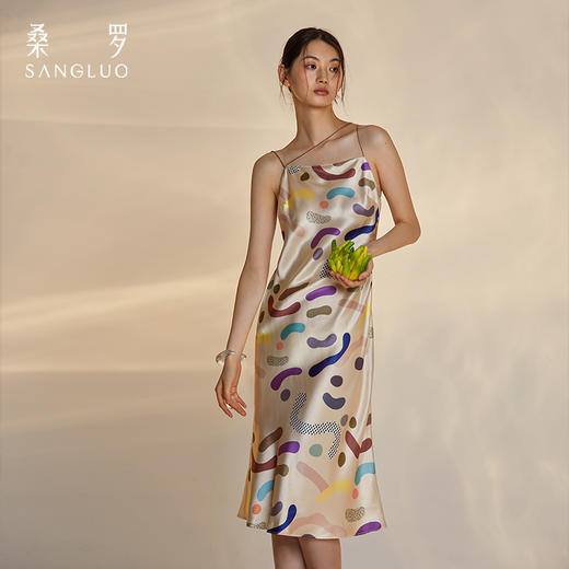 桑罗真丝睡裙女2024年新款多巴胺印花轻礼服裙收腰显瘦吊带裙 商品图0