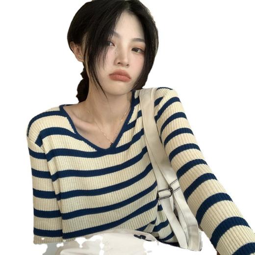【V领条纹针织衫女】洋气内搭 秋季新款 韩版打底衫 设计感长袖上衣 商品图4