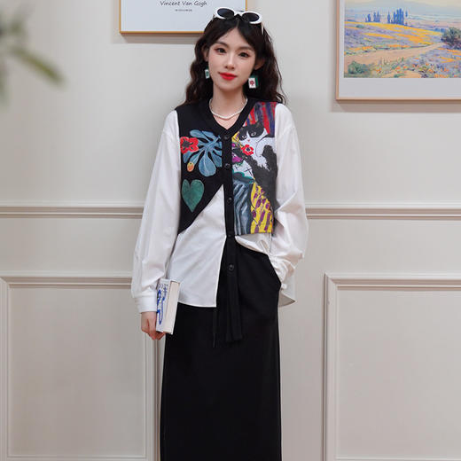 两三事 落樱画廊 2024秋季新款森系风印花布拼接两件套女时尚套装 商品图3