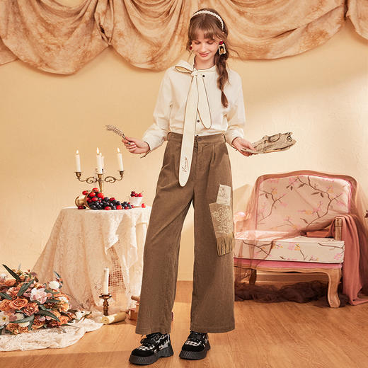 两三事梵高文艺寻光而行2024秋季新款复古刺绣流苏灯芯绒休闲裤女 商品图3