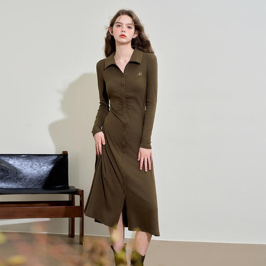 慵懒随性刺绣翻领直筒针织裙女秋季褶皱显瘦长袖连衣裙V3442367 商品图0