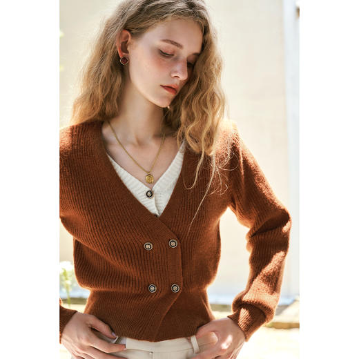 
OLrain欧芮儿假两件小香风毛衣女秋季2024年新款复古撞色V领开衫 商品图3