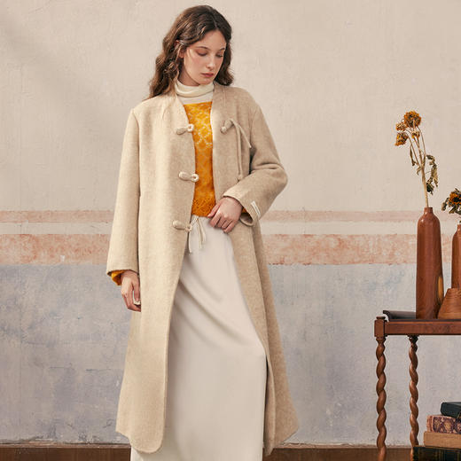 两三事 漫步云间 2024秋季新款百搭缎面绑带直筒半身裙长裙 商品图3