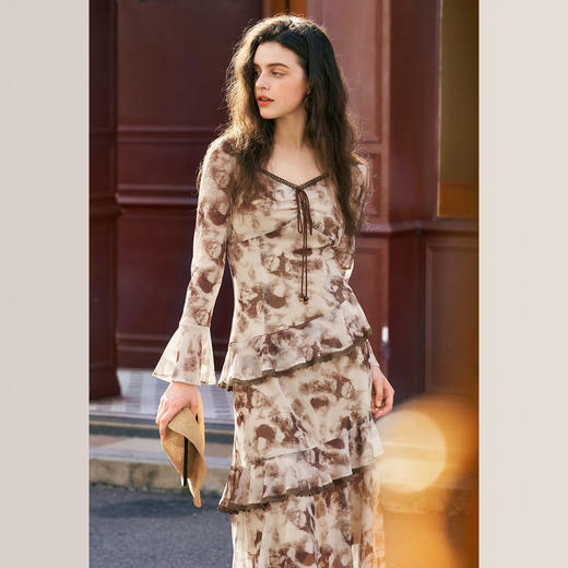 
OLrain欧芮儿法式长袖连衣裙女秋季2024年新款荷叶边晕染V领裙子 商品图3