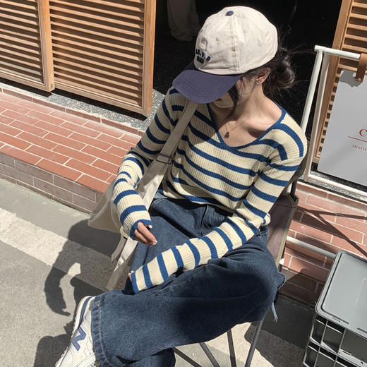 【V领条纹针织衫女】洋气内搭 秋季新款 韩版打底衫 设计感长袖上衣 商品图3
