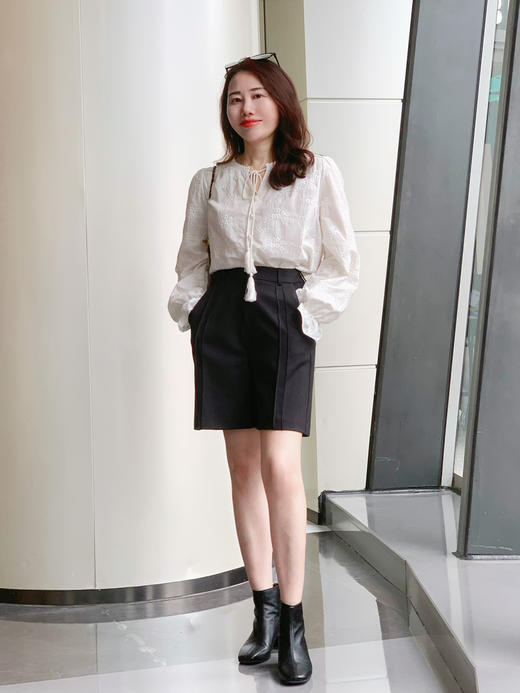 【百图lulu定制】【莱茵刺绣衬衫】【现货】流苏 刺绣 珍珠纽扣精致典雅 喇叭袖 长袖衬衫 商品图4