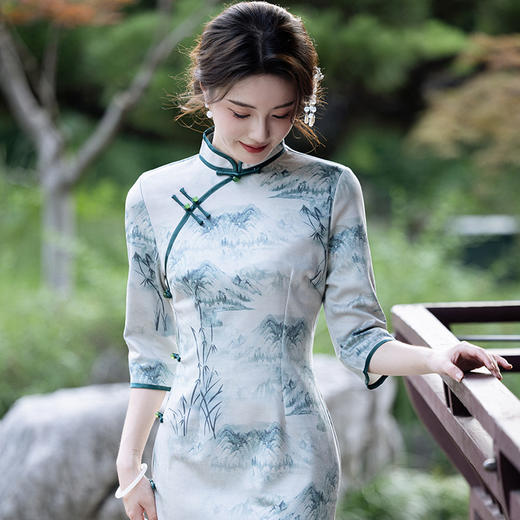 2024秋冬新中式改良年轻款麂皮绒七分袖少女高端气质长款素雅旗袍MLS6971 商品图1