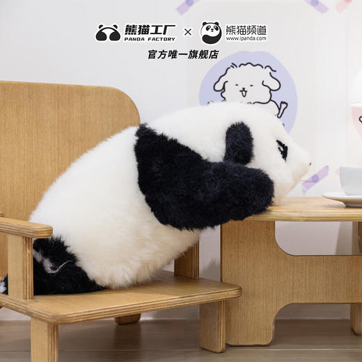 熊猫工厂 仿真熊猫玩偶 3月龄 和花 仿真熊猫玩偶情人节礼物可爱儿童毛绒玩具公仔 熊猫基地硅凝胶款 长42*宽38*高18 商品图2