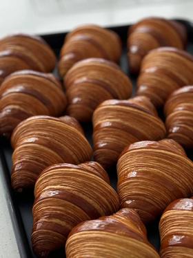 伊斯尼A.O.P.可颂