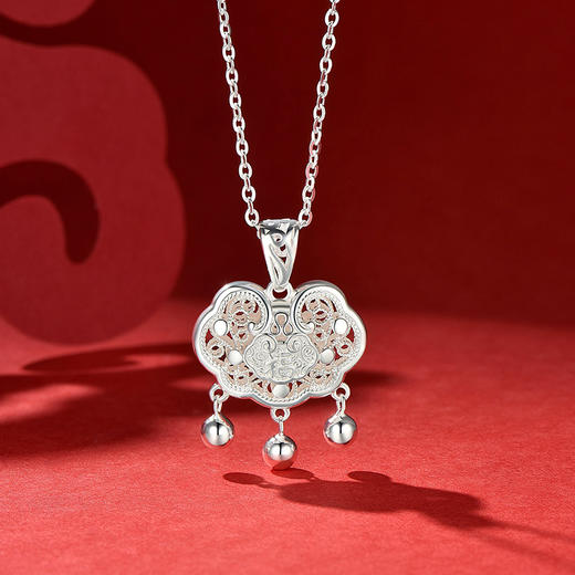 卡蒂罗/KADER 祥云满福锁 999足银 新中式长命锁锁骨链 吊坠 古风禅意松弛感鸿运平安锁配饰可爱甜美轻奢小众 礼物 商品图5