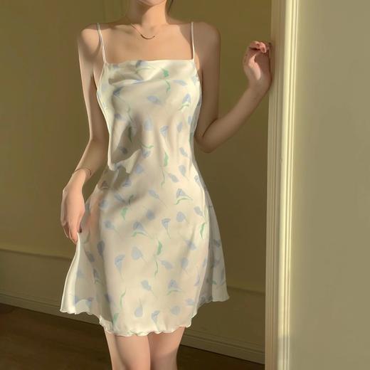 恣意性感·舒适享受「DANNO油墨花卉睡裙」性感荡领 亲肤舒适 零束缚 独具灵动与性感 商品图1