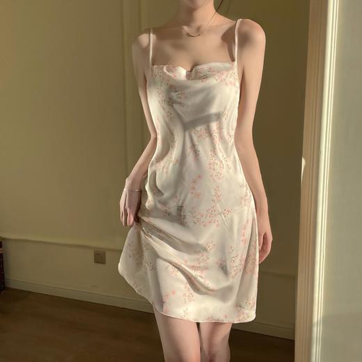 恣意性感·舒适享受「DANNO油墨花卉睡裙」性感荡领 亲肤舒适 零束缚 独具灵动与性感 商品图2