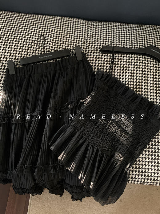 Read Nameless /黑色天丝皱套装裙+娃娃领万能衬衫 商品图1