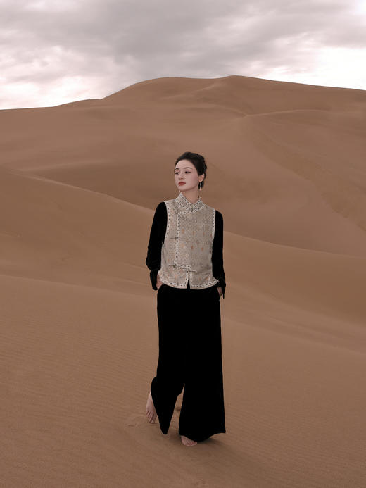 下架不制作了// 盛唐婧 |中式国风冰梅纹琵琶襟马甲 商品图0