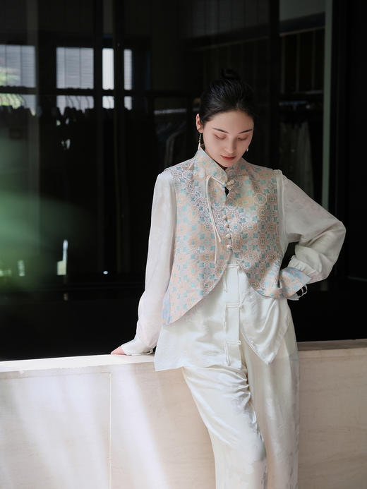 盛唐婧 |真丝宋锦如意纹马甲 商品图0