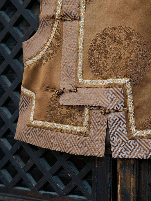 盛唐婧 |中式国风万字纹库缎琵琶襟马甲-古铜色 商品图10