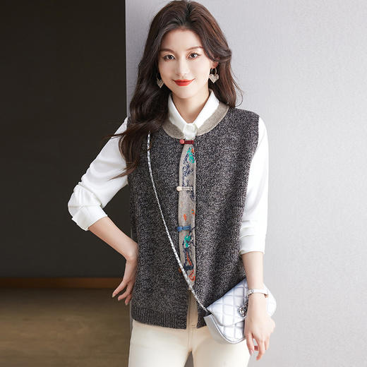 CC-10-5378马甲老钱风2024秋季新款无袖新中式马夹开衫外套针织衫 商品图2