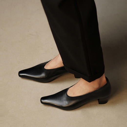 【阿么古纹马皮鞋】质感尖头单鞋异形跟4.5CM通勤百搭2025新款鞋子 商品图3