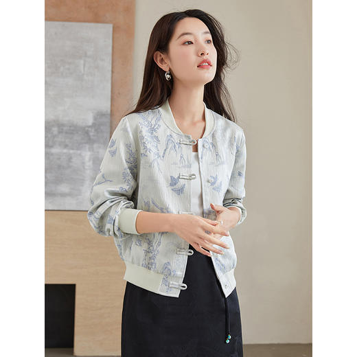 【年货节】熙世界新中式盘扣棒球服外套短款2025秋装新款国风提花夹克上衣 商品图1