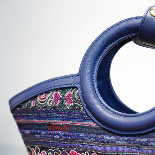 深山集市原创手作 盘线绣蓝色圆柄包HY05030147 商品图3
