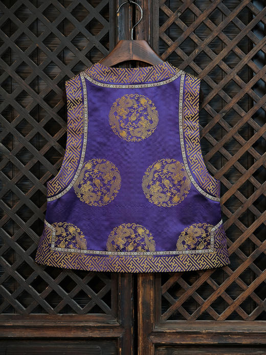 盛唐婧 |中式国风万字纹库缎琵琶襟马甲-紫色 商品图5