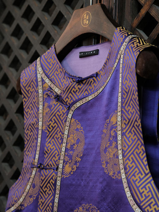 盛唐婧 |中式国风万字纹库缎琵琶襟马甲-紫色 商品图2