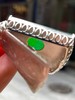 547246 翡翠高冰正阳绿无事牌 大件饱满，通透水润，玉质细腻，翠色鲜艳，18k金奢华钻石镶嵌 裸石尺寸：34.5-23-3.2mm约 超值价：69280 商品缩略图4