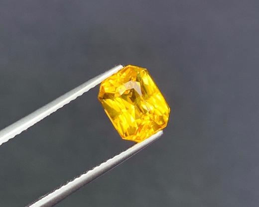 2.56ct 黄蓝宝裸石 商品图2