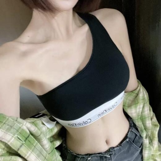 清仓！！一套入！公司正品！！粉盒女士套装黑、灰配色 CK 女士无钢圈运动内衣套装     文胸➕内裤   斜肩内衣套装 商品图2