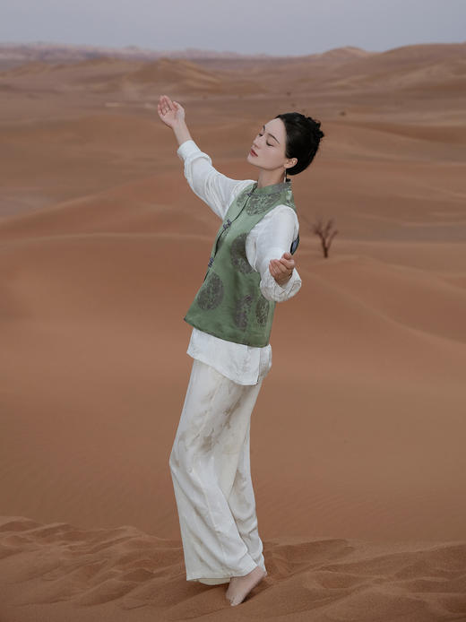 盛唐婧 |中式国风团龙库缎对襟马甲-绿色 商品图1