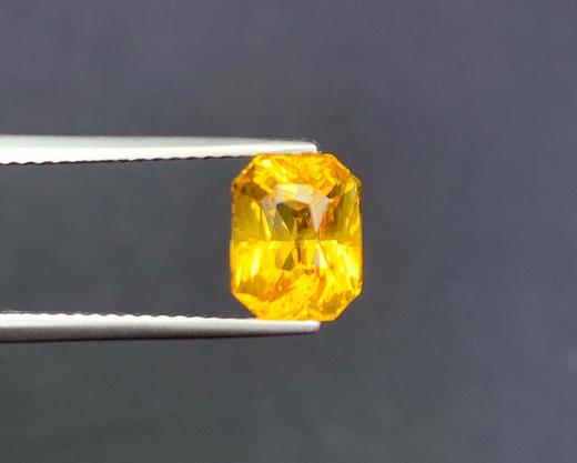 2.56ct 黄蓝宝裸石 商品图1