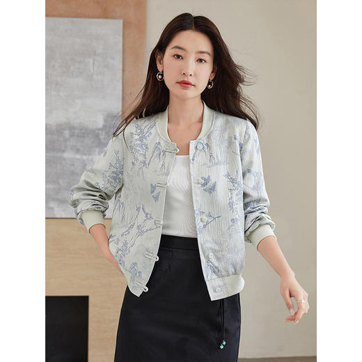 【年货节】熙世界新中式盘扣棒球服外套短款2025秋装新款国风提花夹克上衣 商品图0