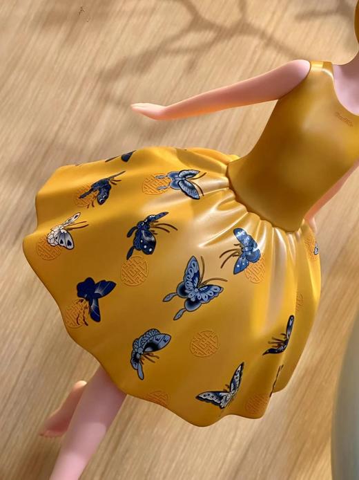 陈子墨 《留连戏蝶》 蝴蝶纹·然女孩 商品图4