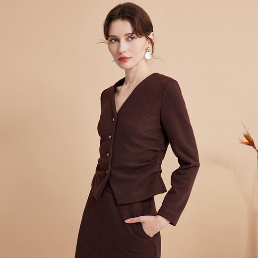 EITIE爱特爱气质V领高级感咖色褶皱收腰短款显瘦外套秋季新款D2403413 商品图2